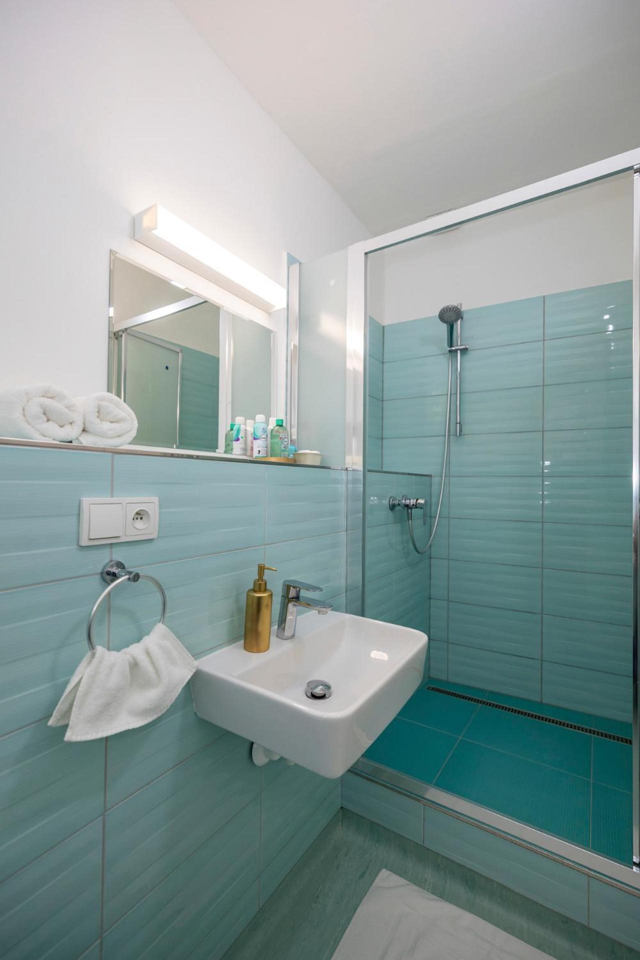 Alure Residences 10 - 24H Self Check-In & Private Parking Next To The Apartment Building Included, City Center Right On Snp Square In A Quiet Passage, New Building, Best Deal In Town Banská Bystrica Exterior foto